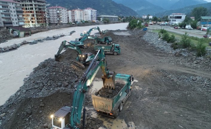 DSİ'nin Arhavi sel bölgesindeki çalışmaları devam ediyor