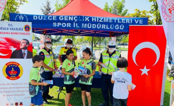 Düzce'de jandarma ekipleri öğrencilere trafik bilinci eğitimi verdi
