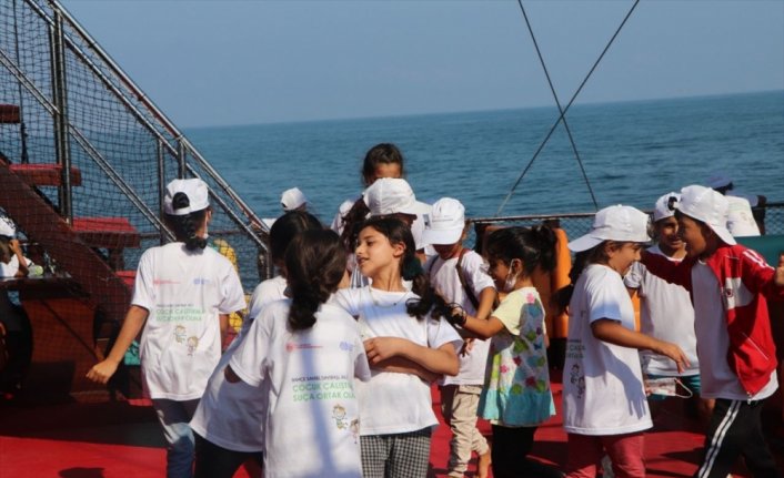 Düzce'ye aileleriyle fındık toplamaya gelen çocuklar için etkinlik düzenlendi