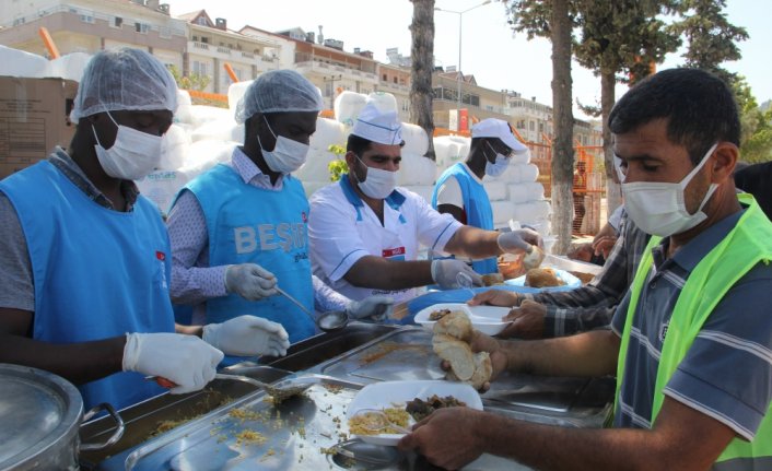 Fildişi ve Çadlı gönüllü gençlerden Sinop'taki afet bölgesine yardım eli