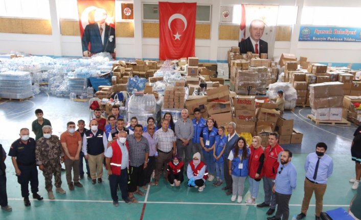 İçişleri Bakanı Soylu'dan afet bölgesindeki gönüllü gençlere helikopter gezisi jesti