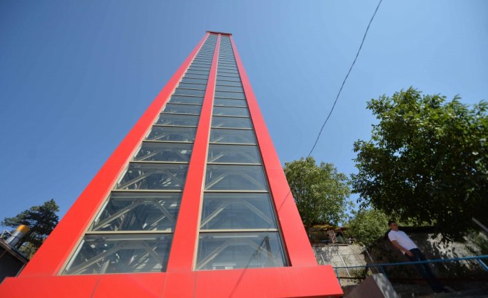 Karabük'te engebeli alanlarda ulaşım kule asansörlerle sağlanıyor