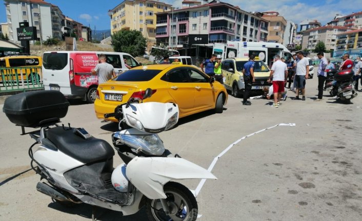 Karabük'te taksinin çarptığı motosiklet sürücüsü yaralandı