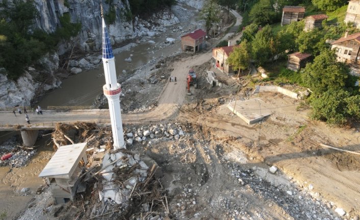 Kastamonu'daki sel felaketinde bir kişinin sele kapıldığı Çaydüzü köyünde 11 bina yıkıldı