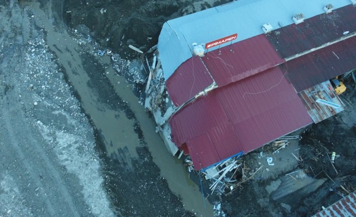 Kastamonu'daki selden etkilenen Abana Küçük Sanayi Sitesi'nde yıkım çalışmaları başladı