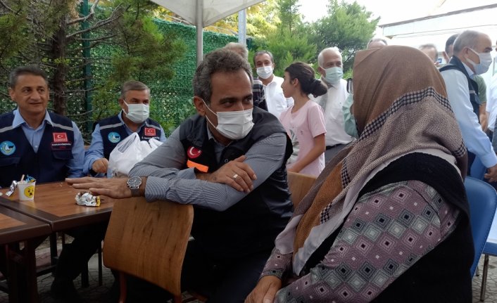 Milli Eğitim Bakanı Özer, sel felaketinin yaşandığı Sinop'un Ayancık ilçesinde incelemede bulundu