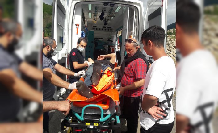 Ordu'da barajda balık tutmaya çalışırken kayalıklardan düşen kişi kurtarıldı