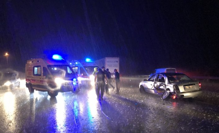 Rize'de iki otomobil çarpıştı: 1 ölü, 1 yaralı