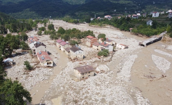 Sel felaketi nedeniyle 40 evin yıkıldığı Babaçay köyünün sakinleri yaşadıklarını anlattı