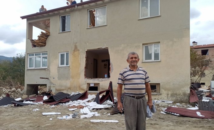 Sel felaketini yaşayan Babaçay köyü sakinlerinden evlerine hüzünlü veda