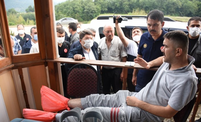 Selde evde mahsur kalan yakınlarını duvarı balyozla kırarak kurtaran Erdem Ergün yaşadıklarını anlattı: