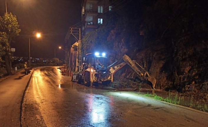 Sinop'ta sağanak su baskınlarına neden oldu