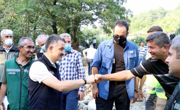 Tarım ve Orman Bakanı Pakdemirli, selden etkilenen Özlüce ve İlişi köylerini ziyaret etti
