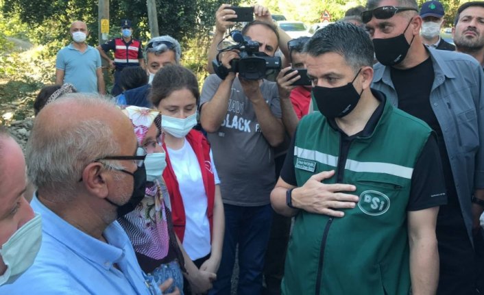 Tarım ve Orman Bakanı Pakdemirli'den Bartın'daki selde ölen kadının ailesine taziye ziyareti