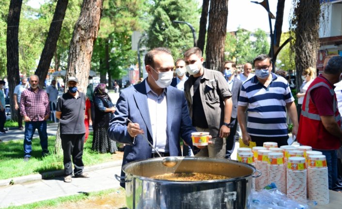 Tokat'ta bin 500 kişiye aşure dağıtıldı