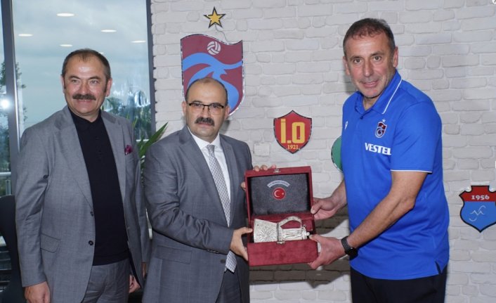 Trabzon Valisi Ustaoğlu'ndan Trabzonspor'a ziyaret