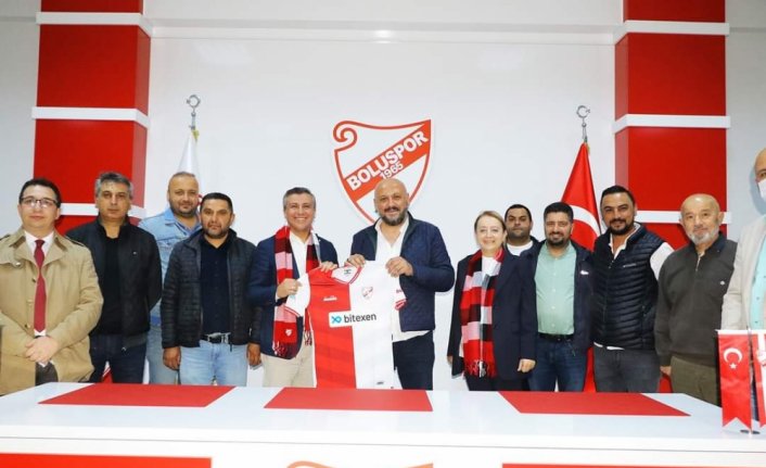 AK Parti teşkilatından Boluspor futbolcularına ve teknik ekibe baklava ikramı