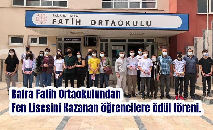 Bafra Fatih Ortaokulundan Fen Lisesini Kazanan öğrencilere ödül töreni.