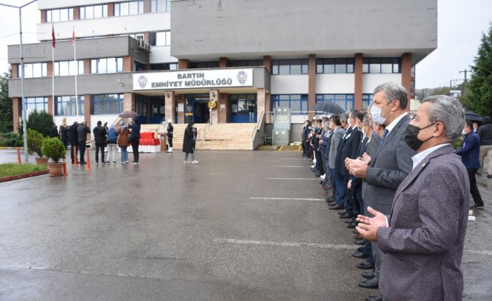 Bartın'da trafik kazasında hayatını kaybeden komiser yardımcısının cenazesi defnedildi