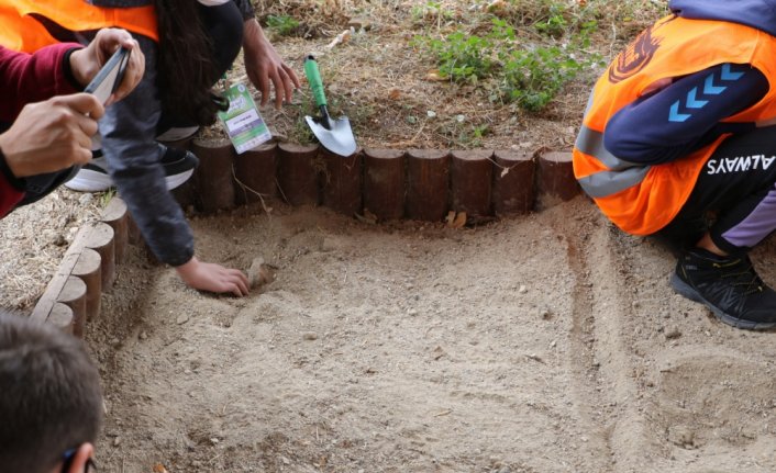BİLSEM öğrencileri, fosil ormanda araştırma yaptı
