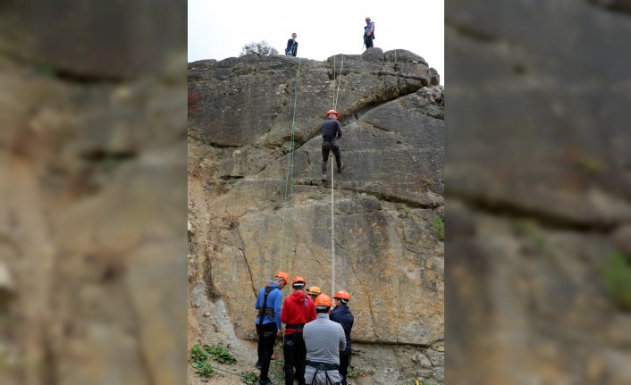 Bolu'da çevik kuvvet ekiplerine arama kurtarma ve dağcılık eğitimi verildi