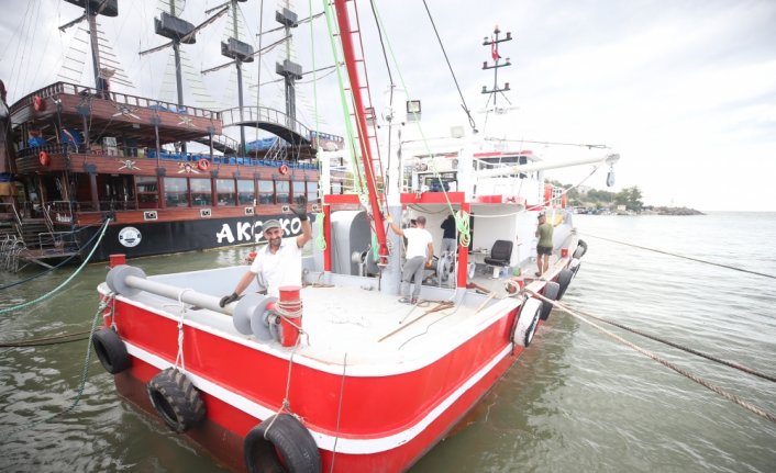 Düzce'de balıkçılar denize açılmak için hava şartlarının düzelmesini bekliyor