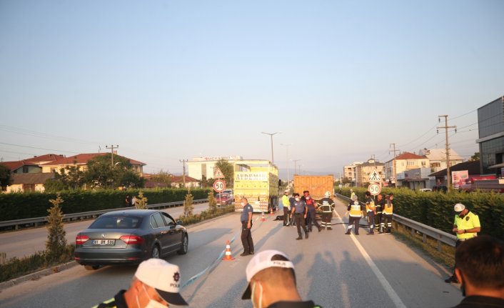 Düzce'de kamyonla çarpışan motosikletteki 2 kişi öldü