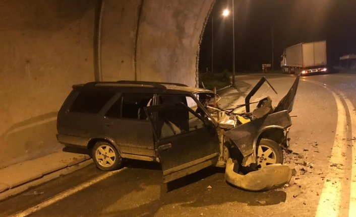 Giresun'da otomobil ile tırın çarpıştığı trafik kazasında 2 kişi yaralandı