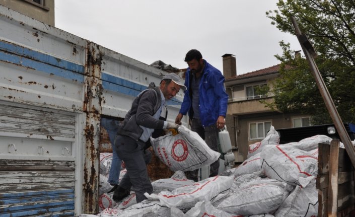 Gümüşhacıköy SYDV kömür yardımının dağıtımına başladı