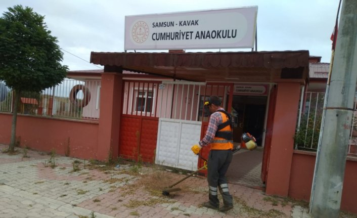 Kavak Belediyesinden okul bahçelerinde temizlik