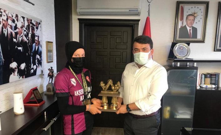 Kavaklı bilek güreşi sporcusu Esma Demir'in başarısı