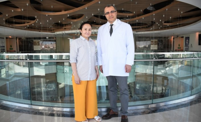 Kazakistanlı öğretmen Türkiye'de total kalça protezi ameliyatıyla sağlığına kavuştu