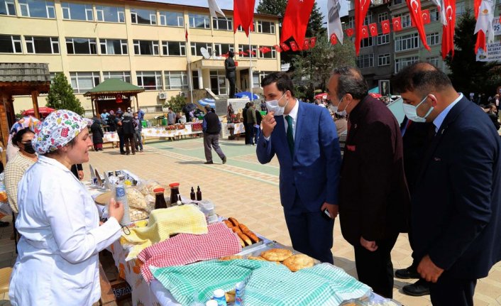 Sakin şehir Şavşat'ta yöresel ürünler tüketiciyle buluştu