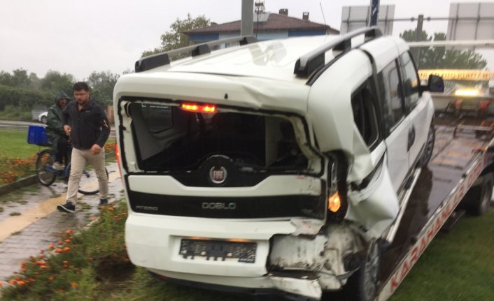 Samsun'da hafif ticari aracın çarptığı genç kız yaralandı