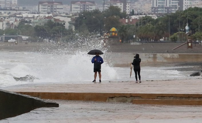 Samsun'da sağanak nedeniyle 2 okulda su baskını yaşandı