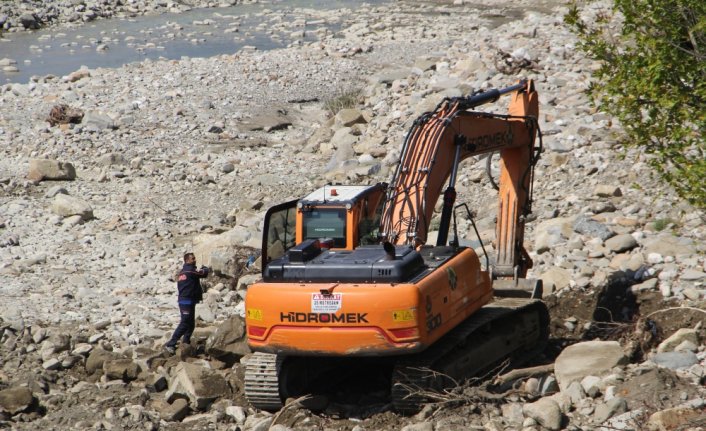 Sinop'ta sel felaketinde kaybolan 6 kişiyi arama çalışmaları sürüyor