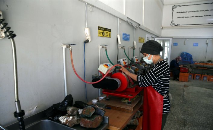 Tokat'ın 600 yıllık el yazması doğal taşları süsleyecek