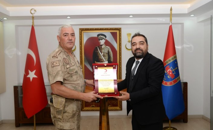 Türk Kızılaydan Kastamonu Jandarma Komando Eğitim Alay Komutanlığına madalya