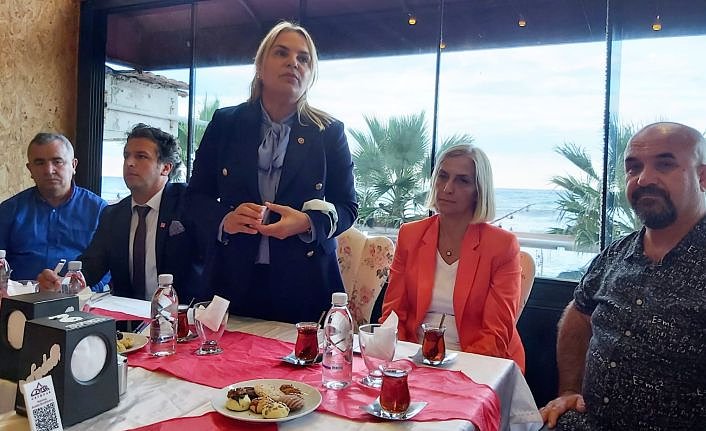 Yakakent'in sahil esnafı, derdini CHP'ye anlattı: