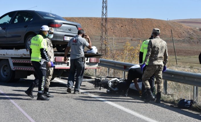 Bayburt'ta otomobille motosikletin çarpıştığı kazada bir kişi öldü
