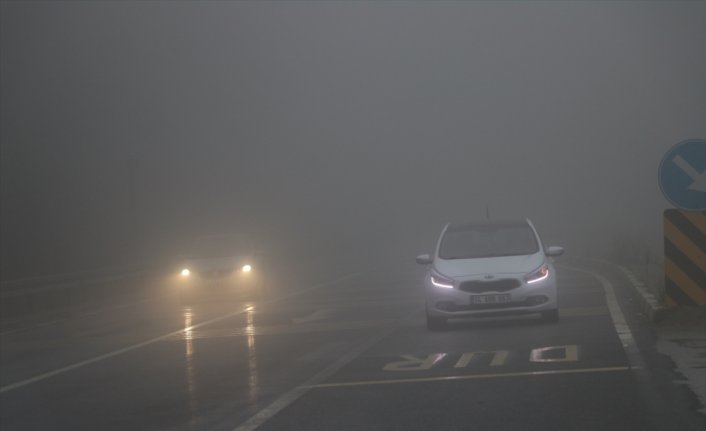 Bolu Dağı'nda sağanak ve yoğun sis ulaşımı etkiliyor