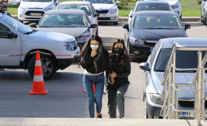 Bolu'da kadın yolcunun çantasından 3 bin 80 uyuşturucu hap çıktı