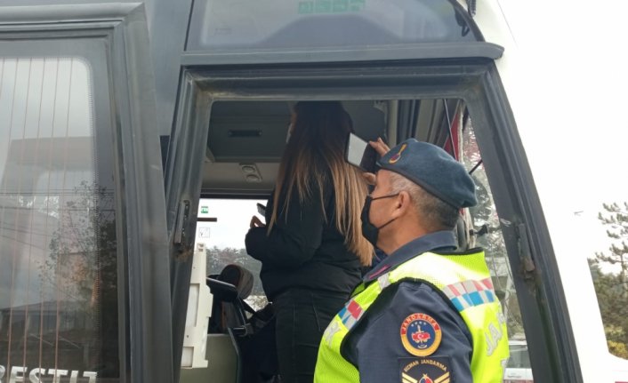 Bolu'da yolcu gibi minibüse binen jandarma 6 sürücüye ceza kesti