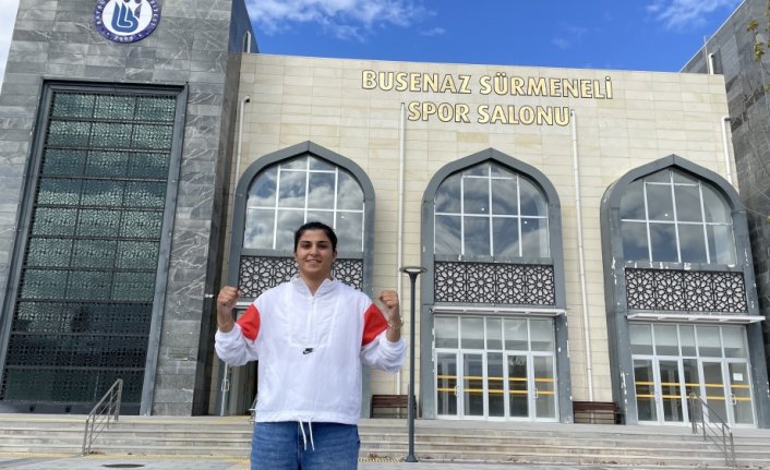 Busenaz Sürmeneli'nin adı Bayburt'ta spor salonuna verildi