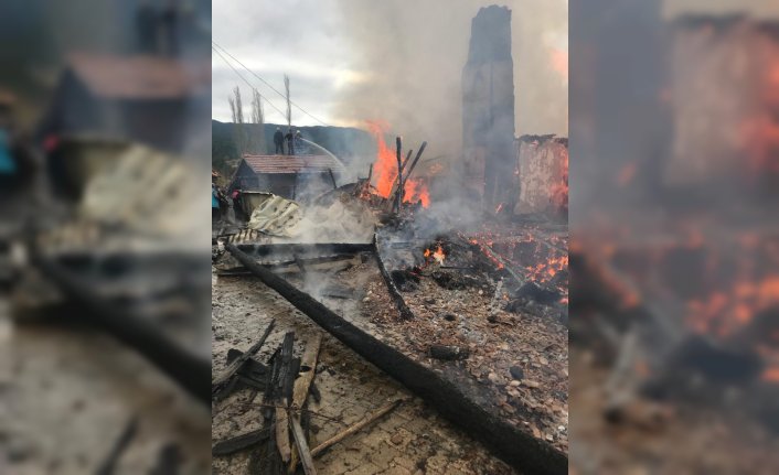 Çorum'da iki ev yandı