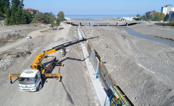 DSİ Bozkurt'taki Ezine Çayı'nda kalıcı tesislerin inşaatına başladı
