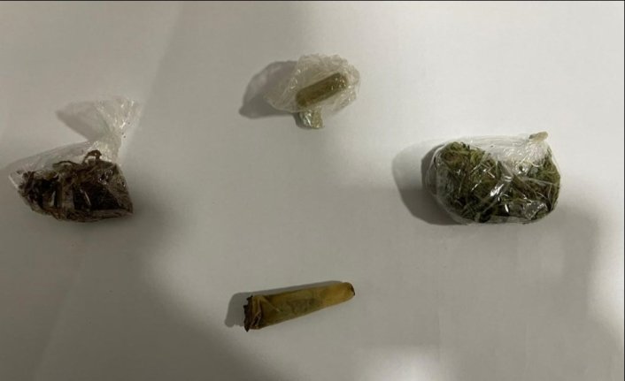 Düzce'de yol denetimlerinde uyuşturucu ele geçirildi