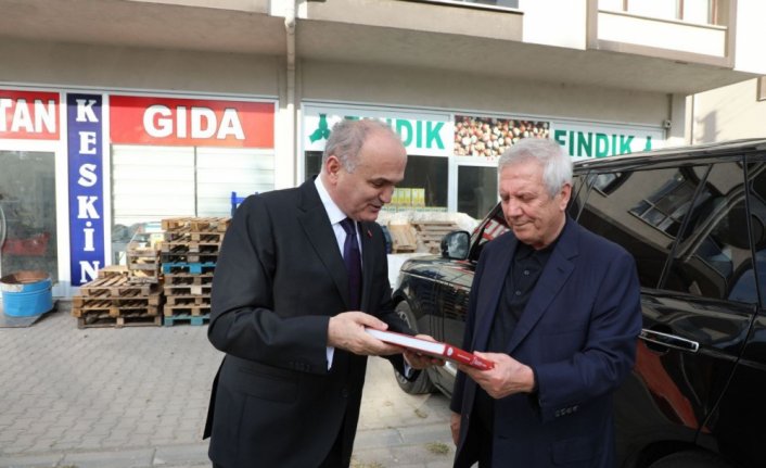 Fenerbahçe'nin eski başkanı Aziz Yıldırım, Düzce'de isminin verildiği bulvarı gezdi