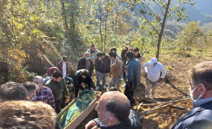 Giresun'da trafik kazasında hayatını kaybeden gencin cenazesi toprağa verildi