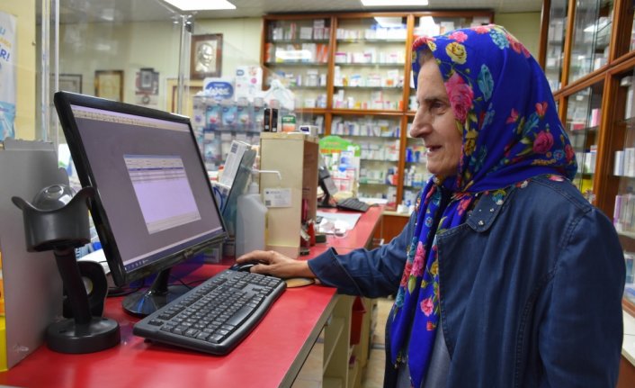 Kardeşini Kovid-19'dan kaybeden eczacıdan aşı çağrısı